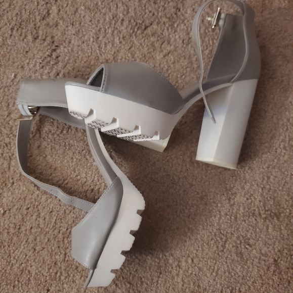 Size 8 Block Heeled Platform - Picture 3 of 5